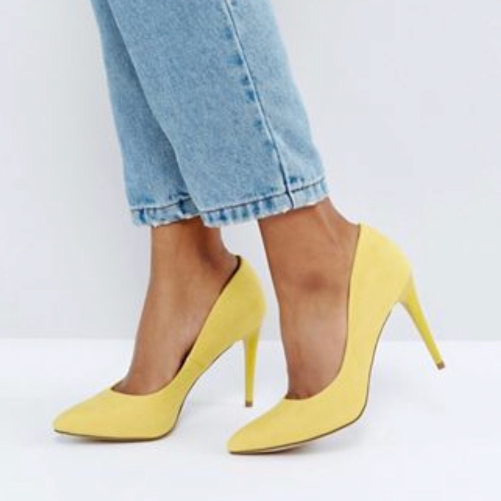 Yellow suede pumps size 11